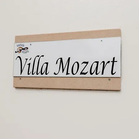 Mozart Vilă *